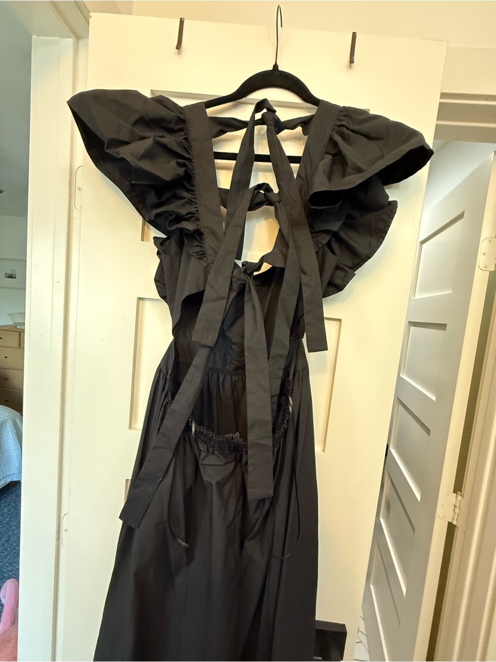 En Saison Black Midi Dress with Puff Sleeves - Picture 7 of 10